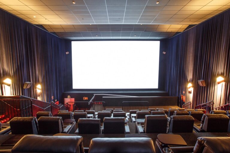 Pandemia causou demissões em redes de cinemas