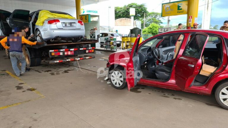 Usam guincho para roubar carro em oficina mecânica