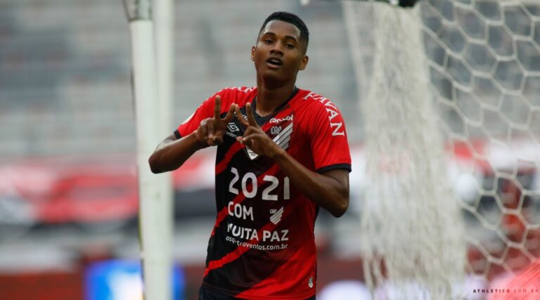 Athletico vence o Flamengo