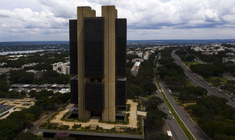 Três bancos lideram ranking de reclamações ao BC