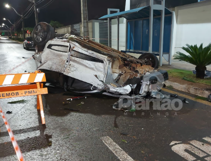 Motorista destrói carro em parede da AABB