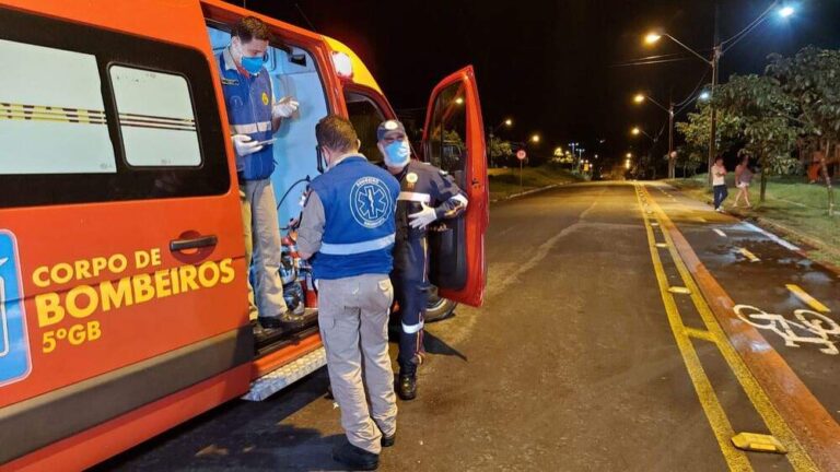 Motorista é ejetado do carro em capotamento