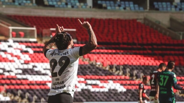 Ceará vence no Maracanã e complica Flamengo no Brasileirão