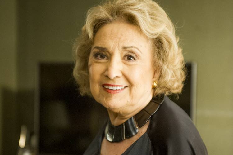 Eva Wilma recebe alta da UTI, mas segue no hospital