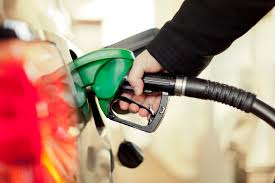 Preço médio da gasolina no município é maior que do Paraná e do Brasil