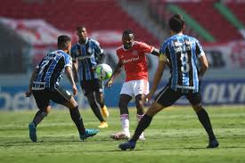 Internacional quebra jejum e vence o Grêmio de virada