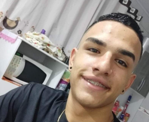 Jovem morre em acidente com três veículos na PR-317