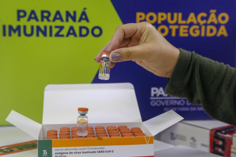 Maringá recebe 2.910 doses da vacina CoronaVac