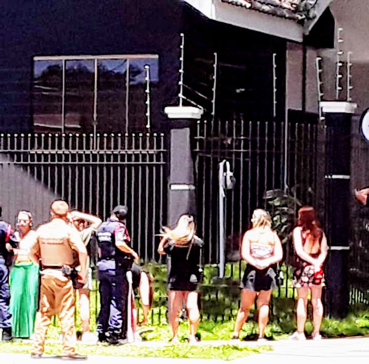 Polícia fecha casa de tolerância em bairro nobre de Maringá