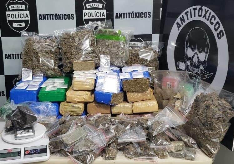 Polícia prende mulher que vendia drogas no entorno da UEM