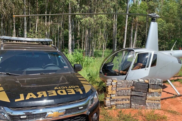 PF de Maringá apreende helicóptero com 220 kg de cocaína