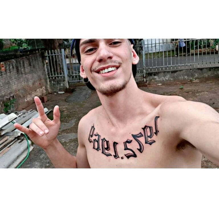 Menor perde a vida ao bater carro contra uma carreta