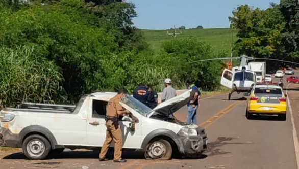 Motorista morre após ser ejetado durante capotamento