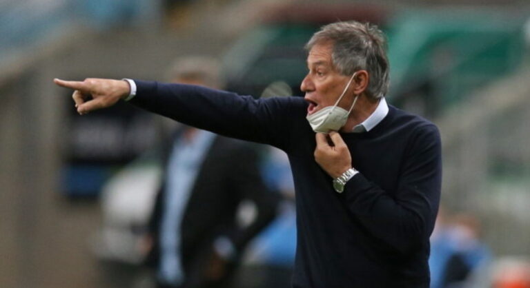 Santos anuncia Ariel Holan como novo técnico