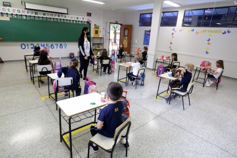 Adesão de alunos nas aulas presenciais é de quase 100%