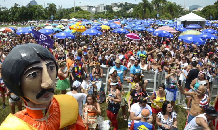 Cidade do Rio proíbe eventos de blocos e escolas de samba