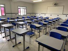 Escolas estaduais são interditadas e professores planejam greve