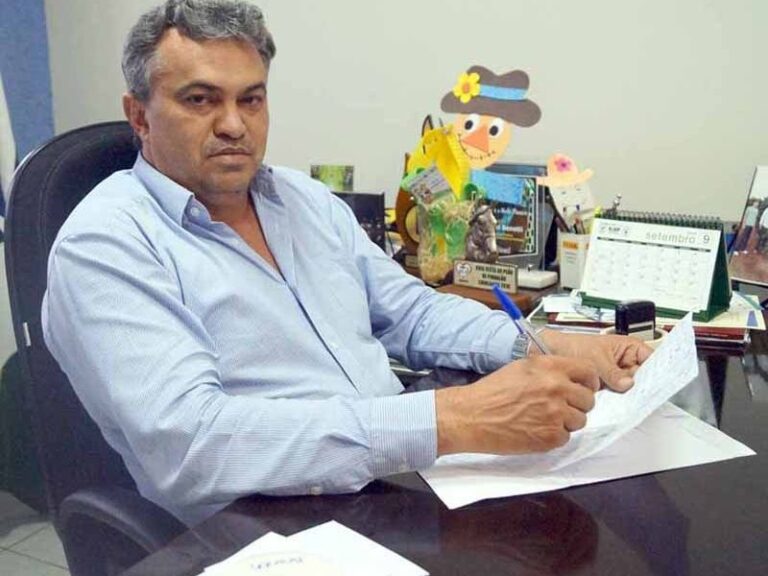 Ex-prefeito é preso por desvio milionário de licitações