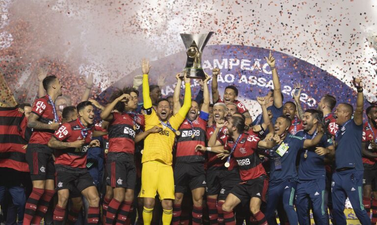 Graças ao Corinthians, Flamengo é campeão brasileiro