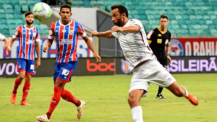 Fluminense vence Bahia e fica perto do G-4