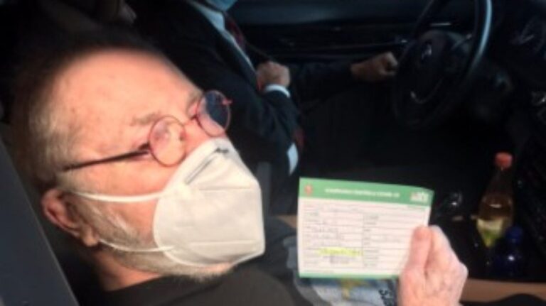 Jô Soares é vacinado contra a Covid-19