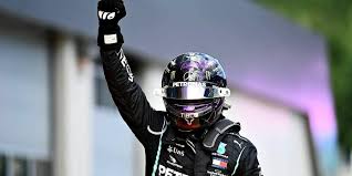 Hamilton e Mercedes chegam a acordo na F1
