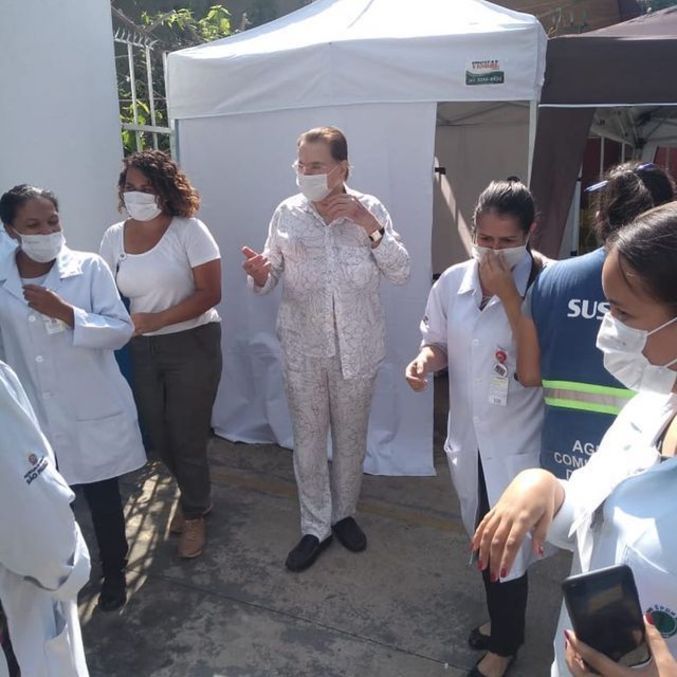 Silvio Santos é vacinado contra a covid-19