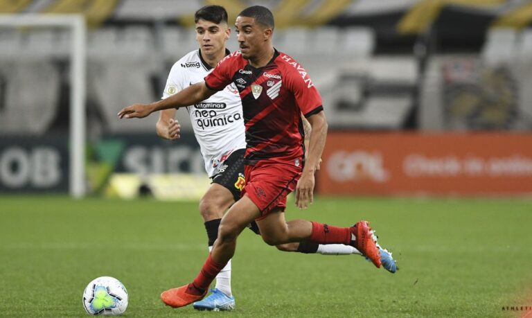 Corinthians e Athletico empatam em 3 a 3