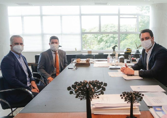 Ulisses pede apoio do Governo para projetos e obras