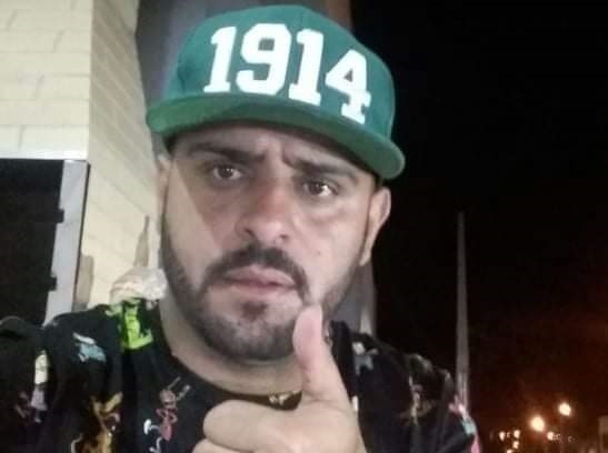Assassinado com mais de 20 tiros na frente da mãe