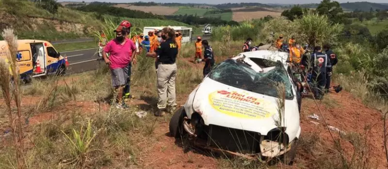 Ejetado em capotamento jovem morre na BR-376