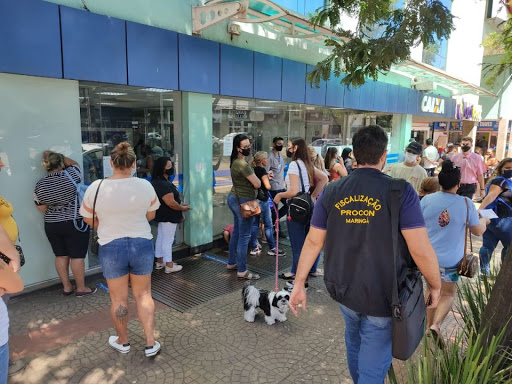 Aposentados continuam lotando as agências bancárias