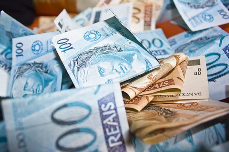 Arrecadação federal bate recorde para meses de fevereiro