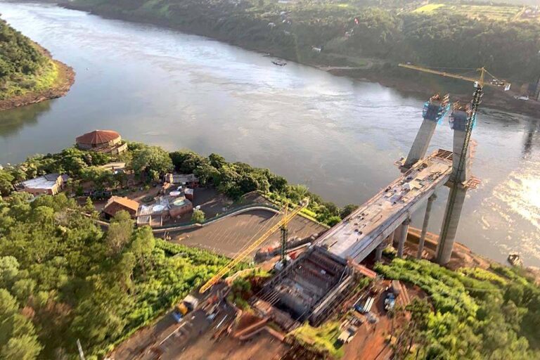 Obra da nova ponte entre Brasil e Paraguai alcança 49% de execução