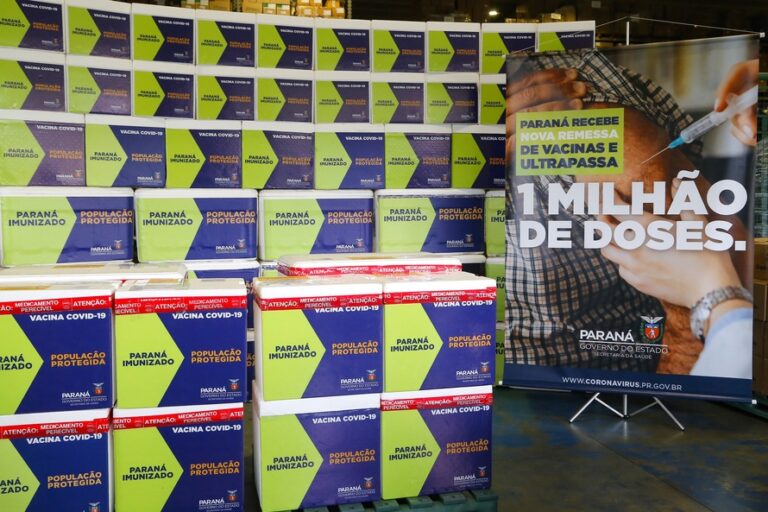 Paraná distribui novo lote e começa a vacinar idosos com mais de 75 anos