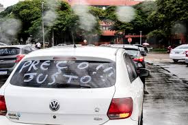 Manifestação pede redução no preço dos combustíveis