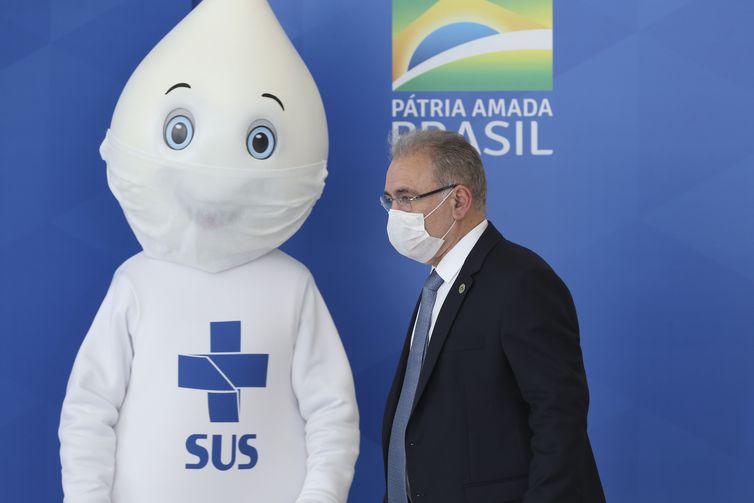 Meta do governo é vacinar 1 milhão por dia