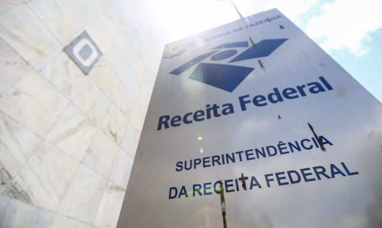 Receita adia pagamento do Simples Nacional