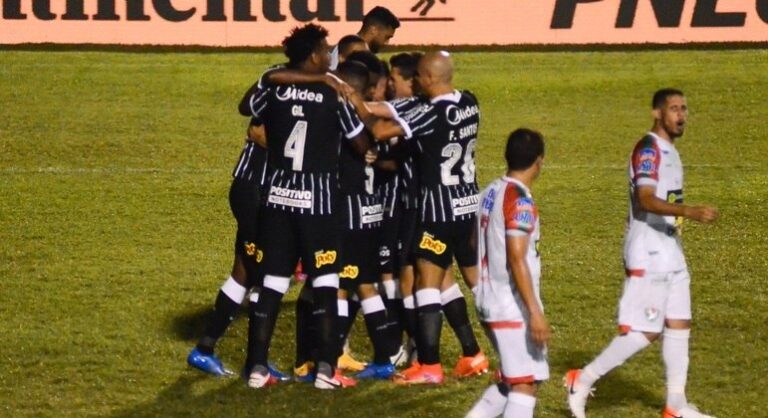 Corinthians bate o Salgueiro e se garante na 2ª fase