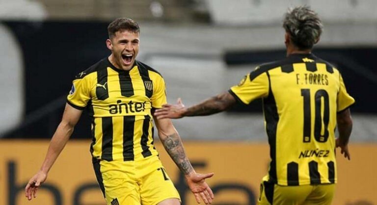 Corinthians perde para o Peñarol e se complica na Sul-Americana