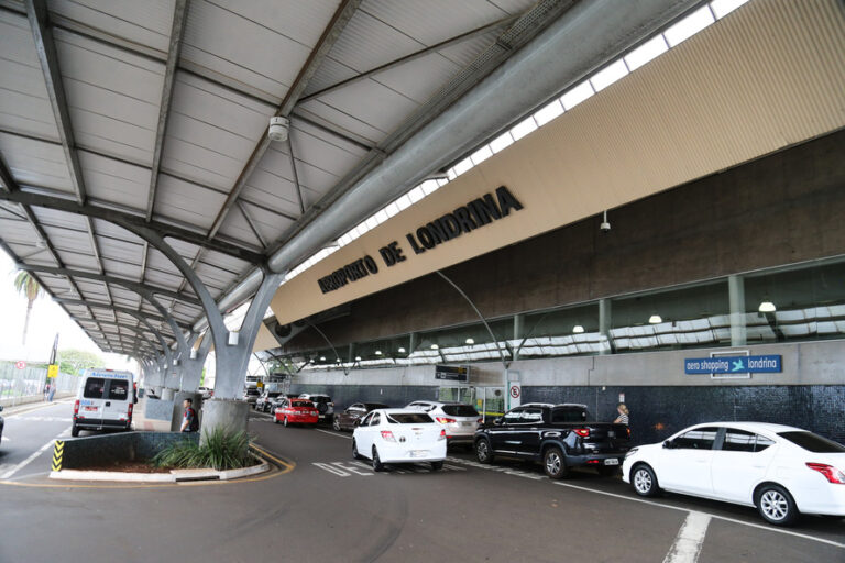 Quatro aeroportos paranaenses serão leiloados hoje