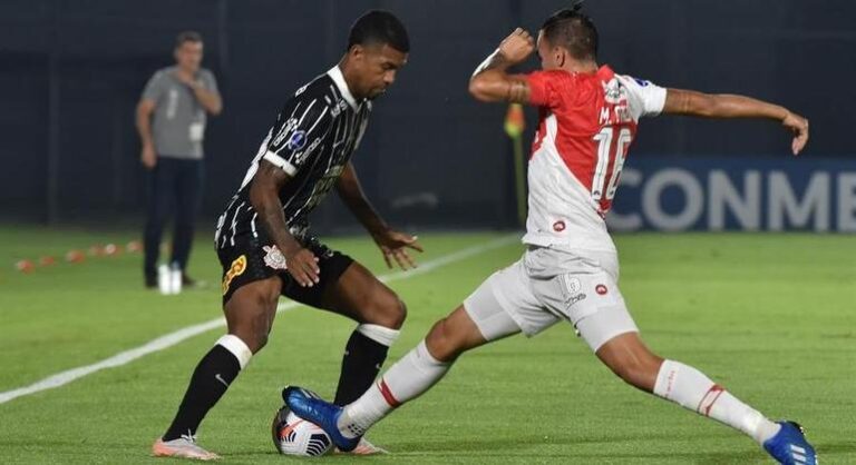 Corinthians só empata com River-PAR