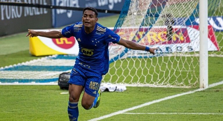 Cruzeiro vence o Atlético-MG por 1 a 0