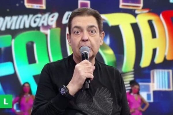 Fausto Silva acerta com a Band