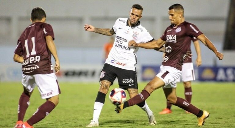 Ferroviária vira e bate Corinthians