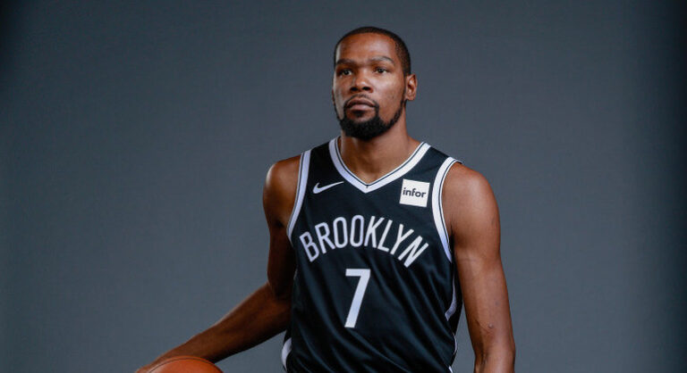 Kevin Durant pede desculpas após ataque de fúria