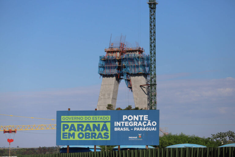 Nova ponte Brasil-Paraguai, em Foz, atinge 52% de execução