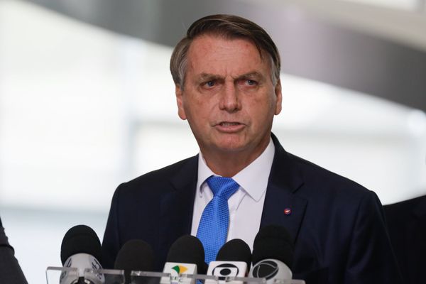 Bolsonaro dará posse a 7 ministros nesta terça
