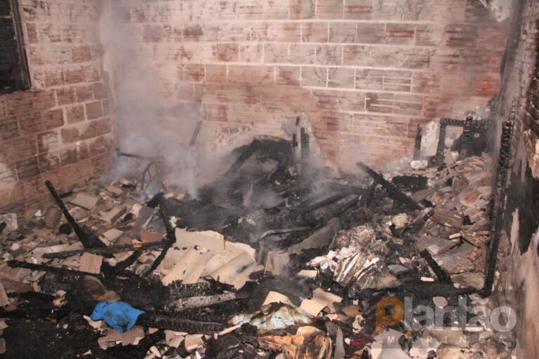 Criminosos expulsam casal de idosos e incendeiam casa em Sarandi