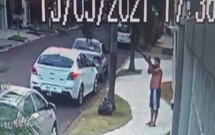 Polícia prende homem que atirou em cachorro de rua